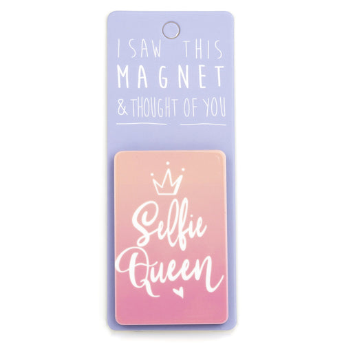 A fridge magnet saying 'Selfie Queen'
